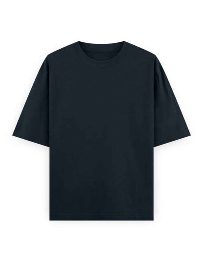 Oversized black t-shirt with short sleeves, plain front, streetwear style